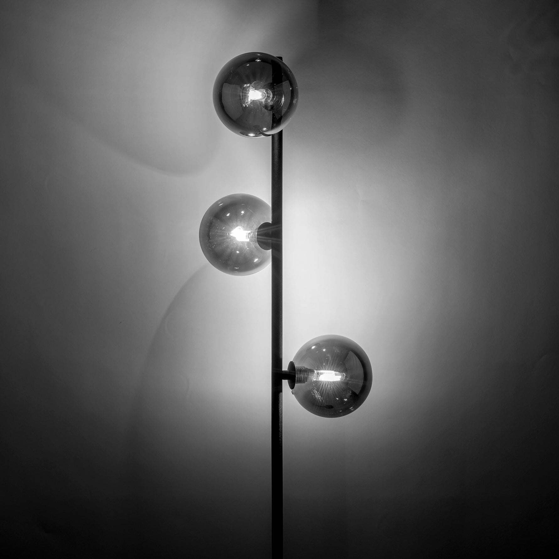 ESTER SVART Golvlampa 3